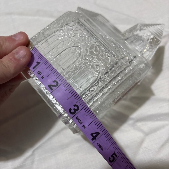 Vintage Avon Crystal Church Figurine with Stained Glass Accent - Picture 8 of 9